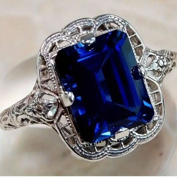 New SAPPHIRE FASHION RING - Picture 1 of 4
